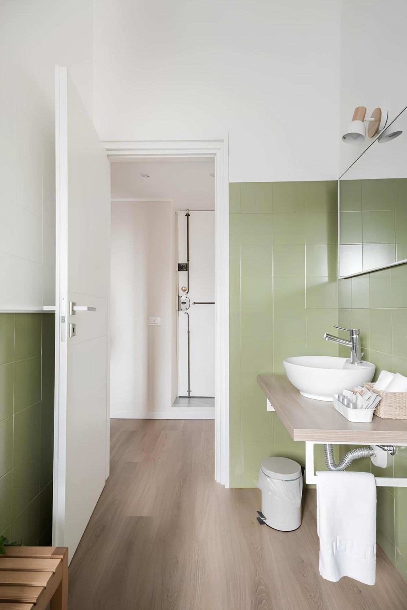 2 Bedroom Gem Near Milano Centrale Fast Wi Fi Kademy House Экстерьер фото